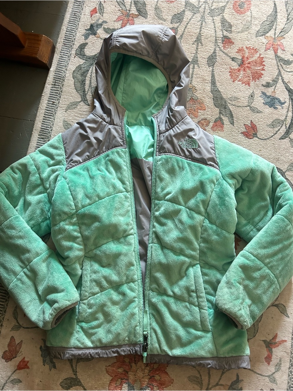 The North Face Mint Green & Gray Hooded Puffer Jacket - Girls